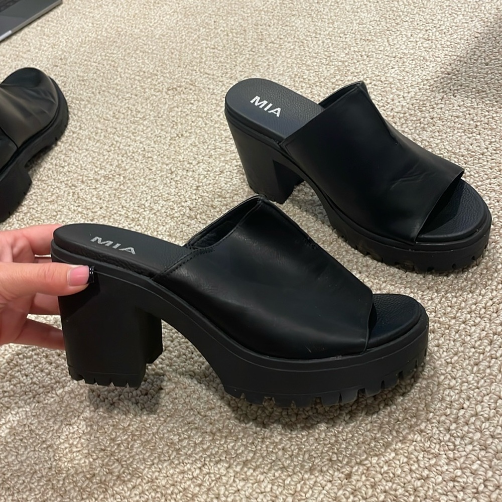 Super cute black platform heels